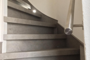 melk wit Verdraaiing vacht De betonlook trap: dit moet je weten - Traprenovatie Expert